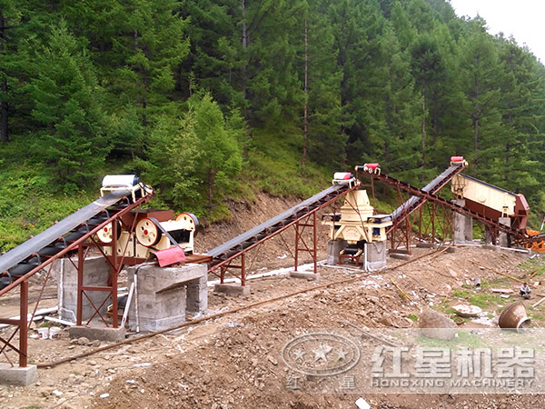 河卵石破碎生產(chǎn)線現(xiàn)場實拍 河卵石破碎生產(chǎn)線現(xiàn)場實拍