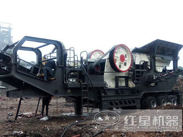小型可移動式石頭粉碎機生產(chǎn)現(xiàn)場 小型可移動式石頭粉碎機生產(chǎn)現(xiàn)場