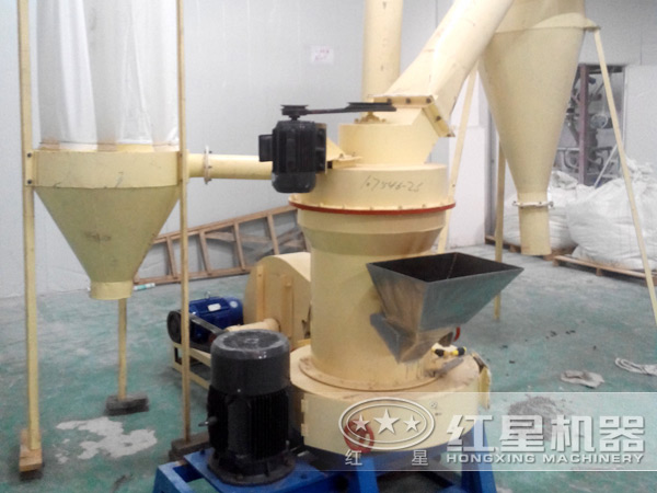 小型滑石雷蒙磨粉機設備現(xiàn)場實拍 小型滑石雷蒙磨粉機設備現(xiàn)場實拍